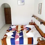 Levante 2* Kamári